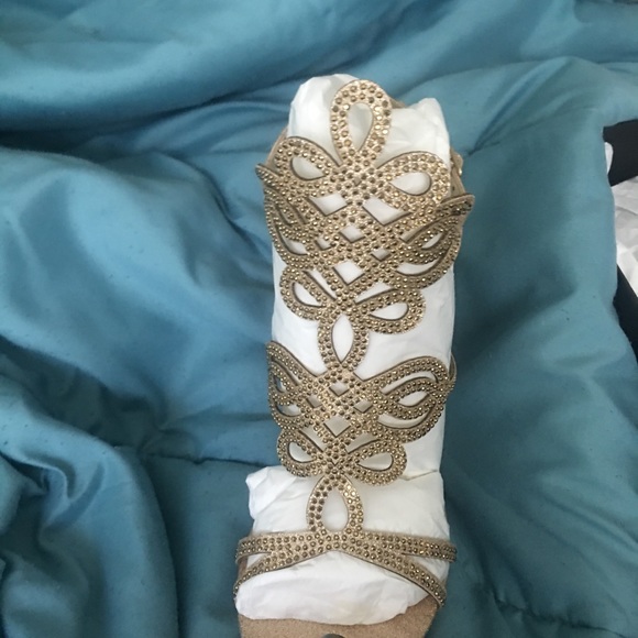 BEBE Deljah Twisted Stiletto heel sandals - Picture 3 of 8